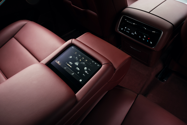 tank 700 Rear climate control system